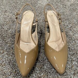 Jones New York Beige Patent Slingback Heels